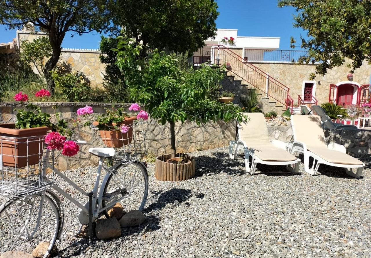 Отель Il Giardino Delle Fate La Correggia Экстерьер фото