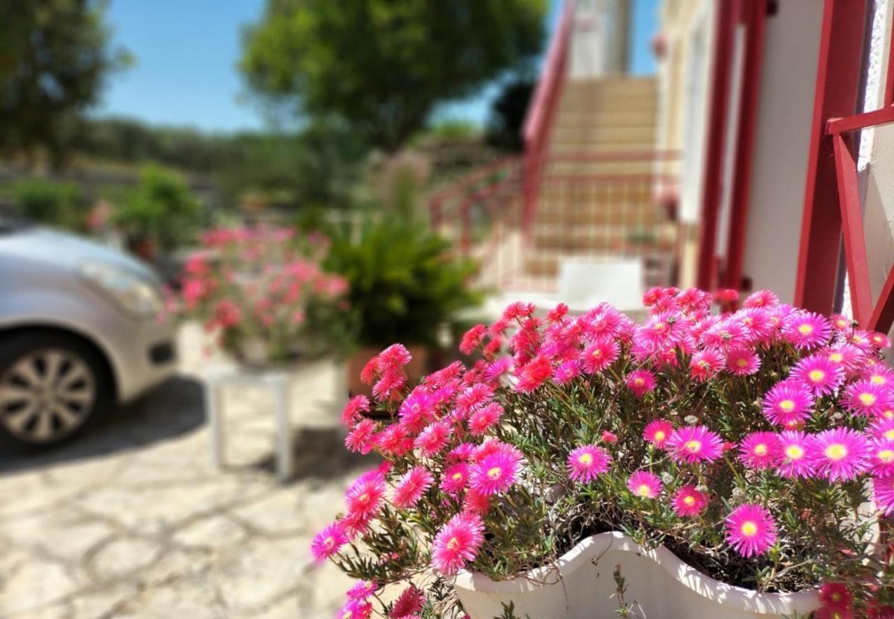 Отель Il Giardino Delle Fate La Correggia Экстерьер фото